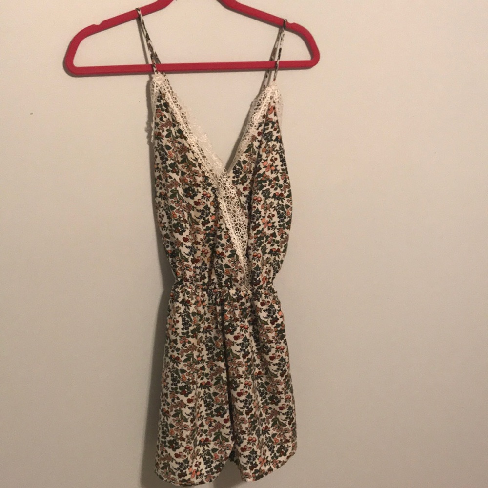 adorable NEVER BEEN WORN BEFORE romper adjustable
